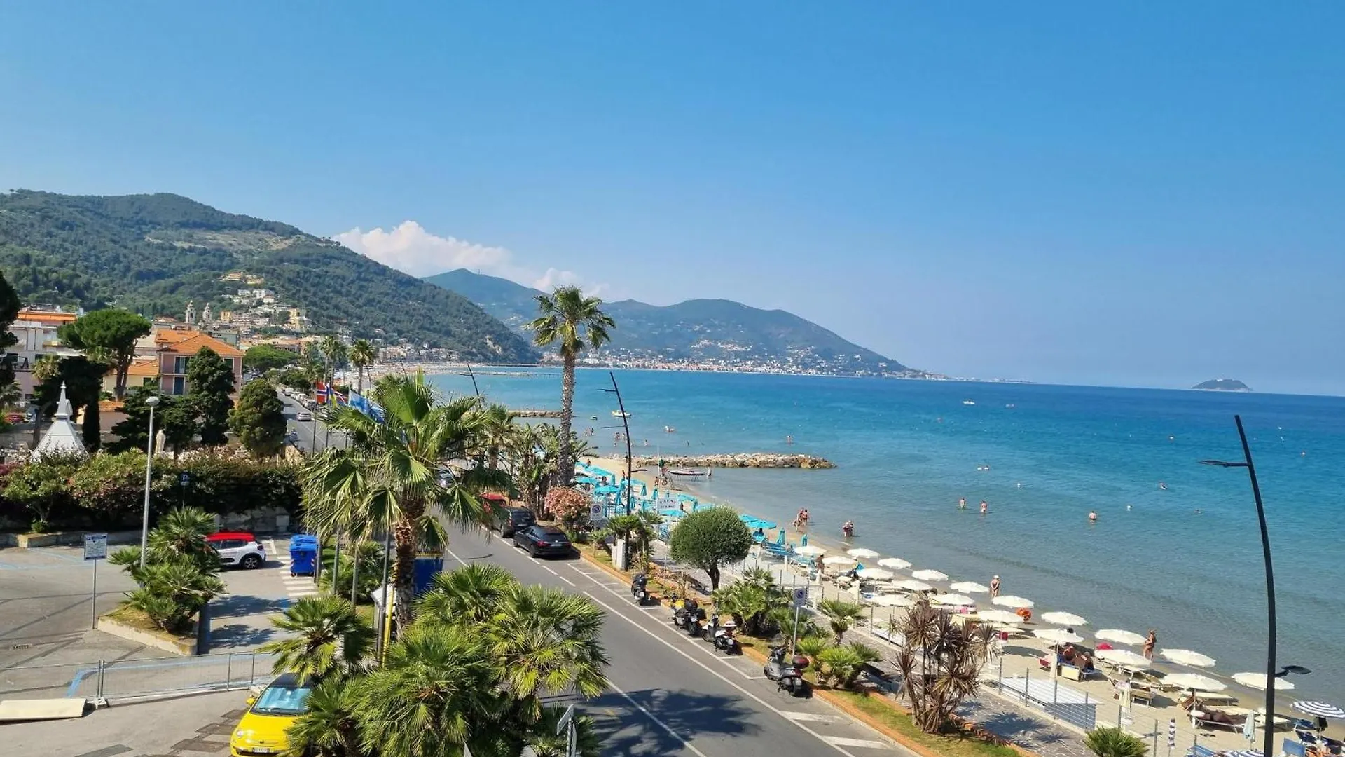 Laigueglia Beach - Happy Rentals